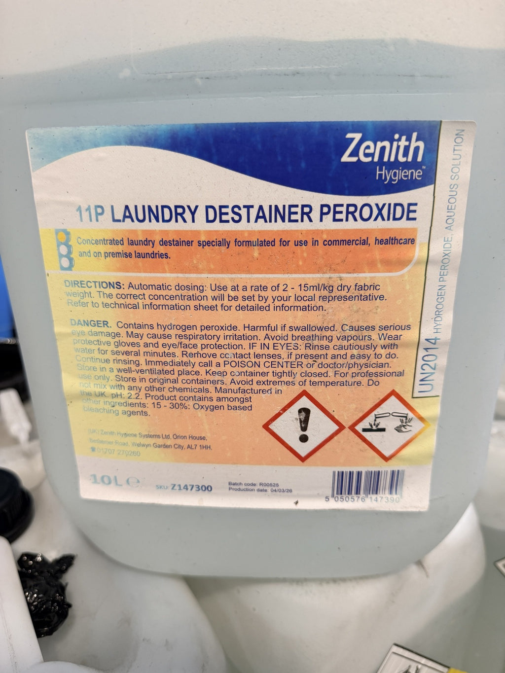 Zenith 11P Laundry Destainer Peroxide 10L – actual stock photo 1
