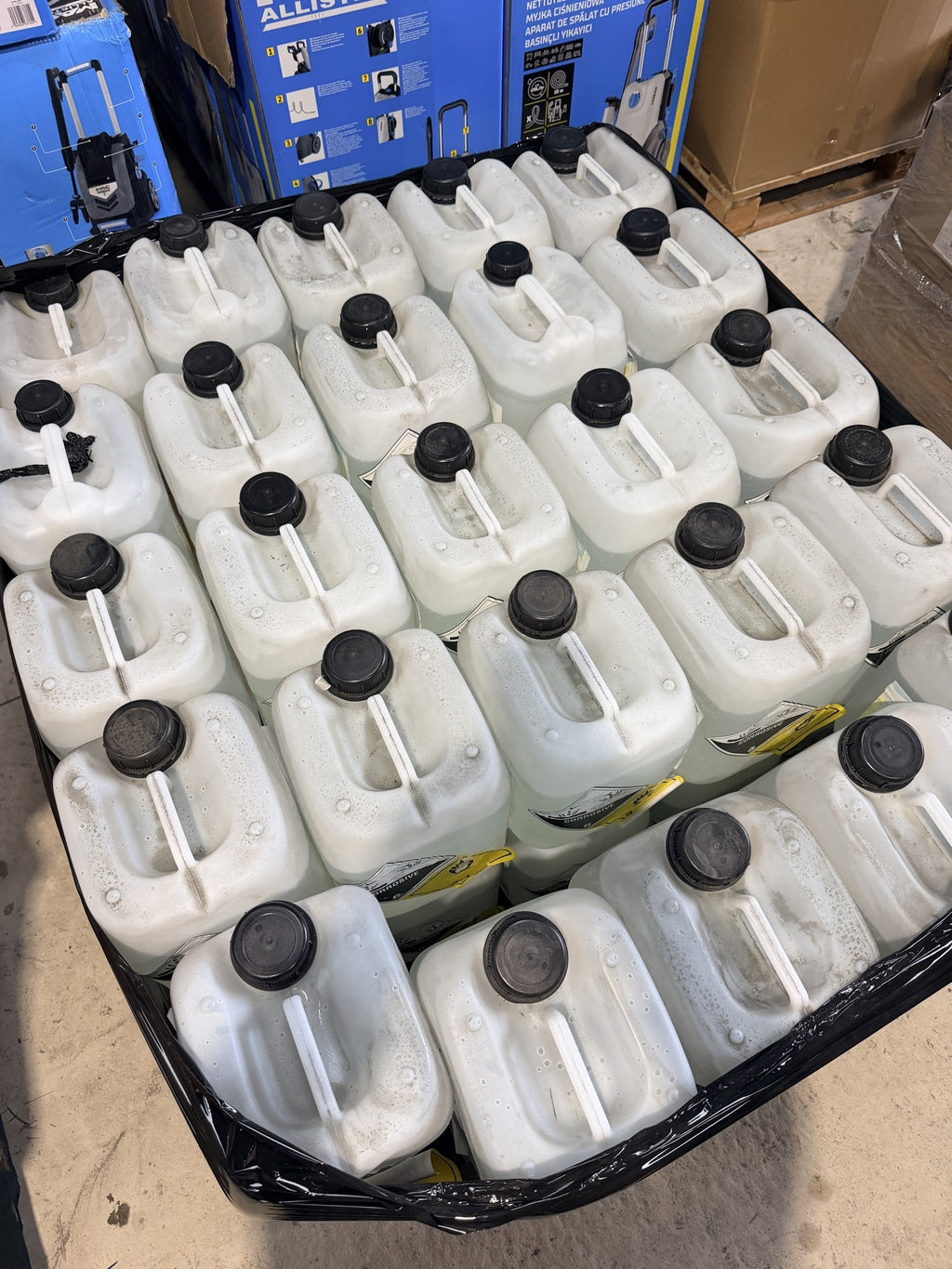 Zenith 11P Laundry Destainer Peroxide 10L – actual stock photo 2
