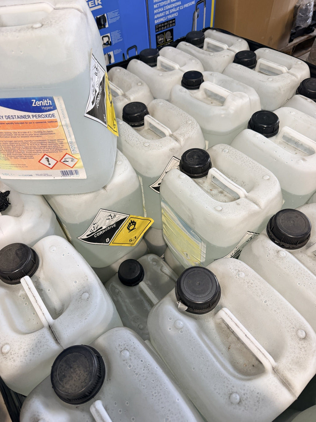 Zenith 11P Laundry Destainer Peroxide 10L – actual stock photo 3
