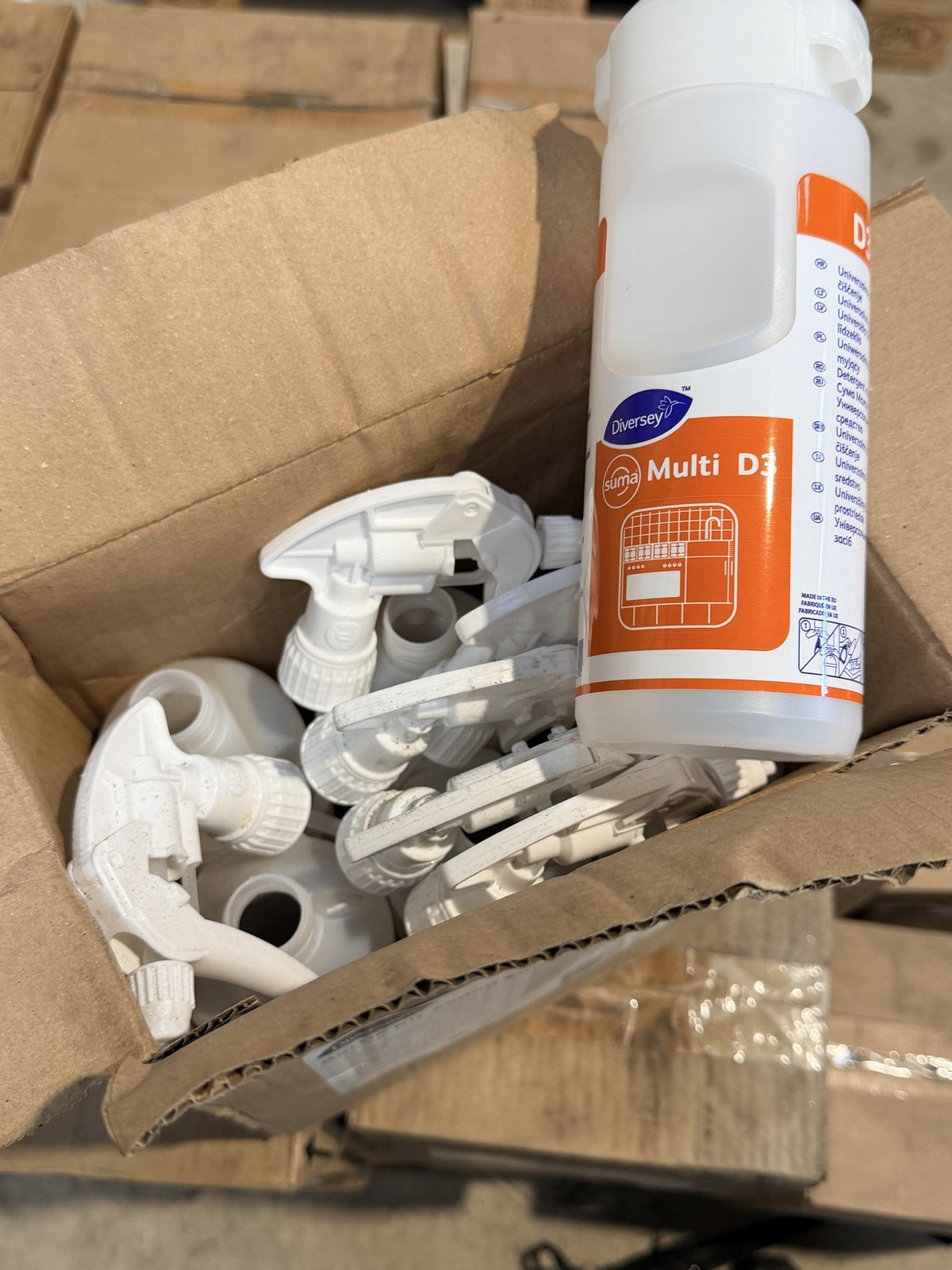 Diversey Bottle kit 750ml Suma Multi D3 – actual stock photo 2