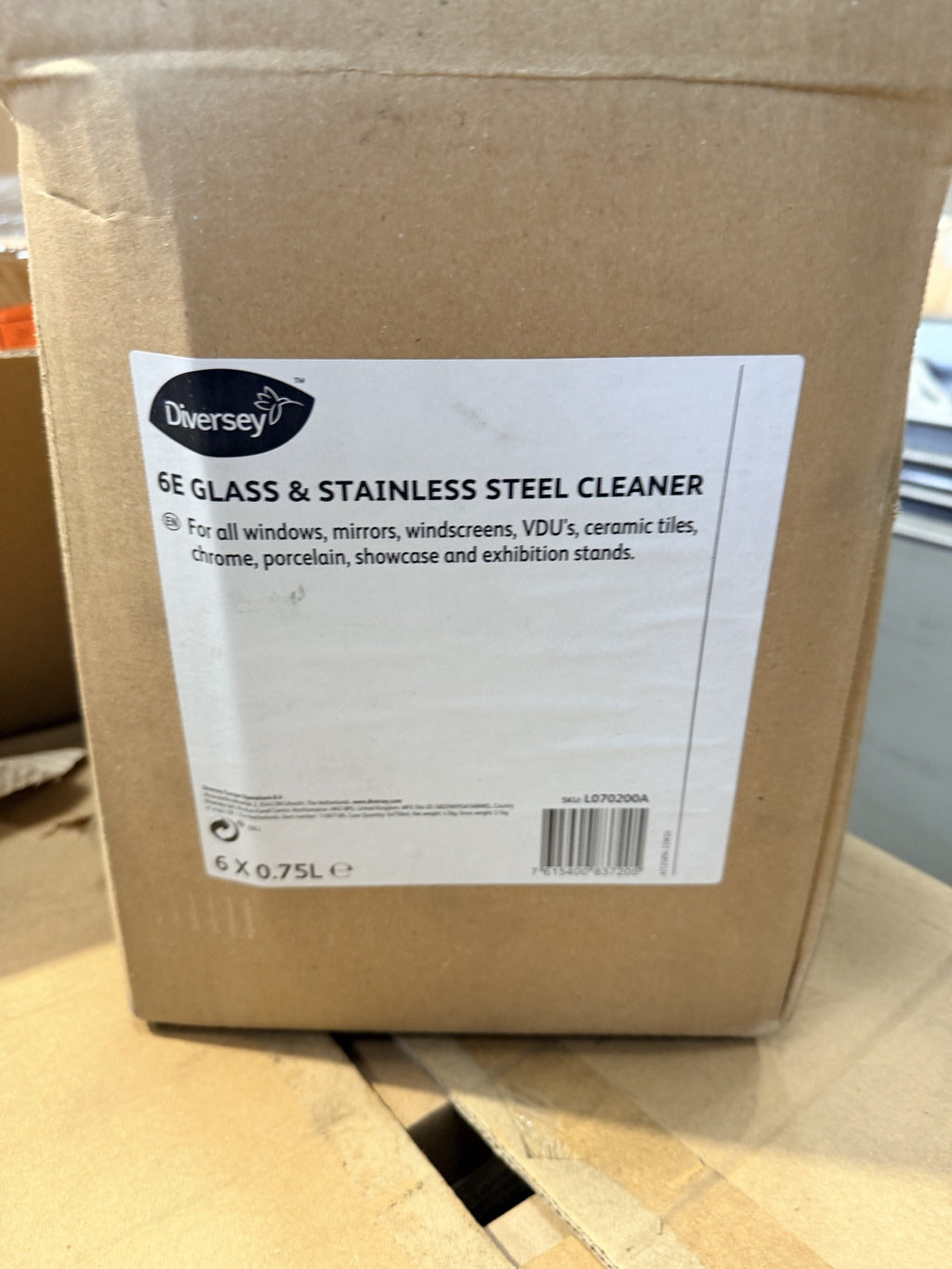 Diversey 6E Glass & Stainless Steel Cleaner 6 × 750ml – actual stock photo 2