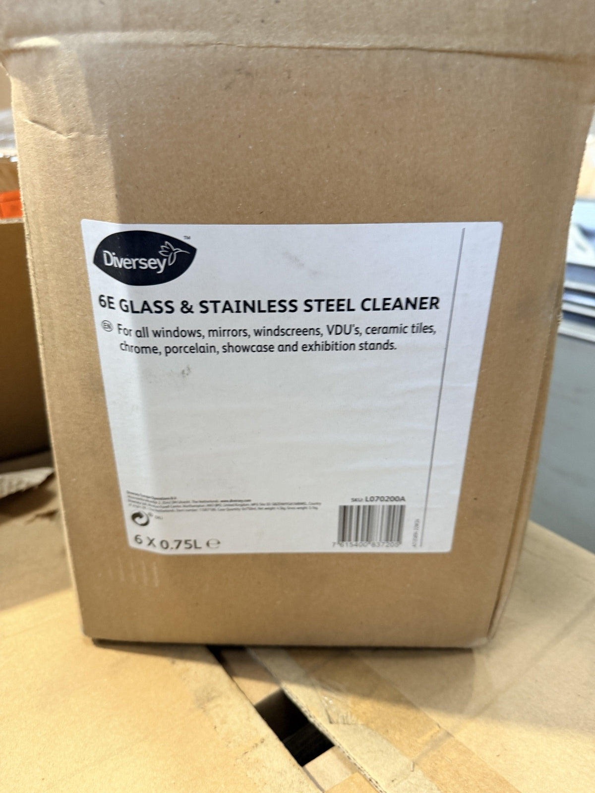 Diversey 6E Glass & Stainless Steel Cleaner 6 × 750ml – actual stock photo 2