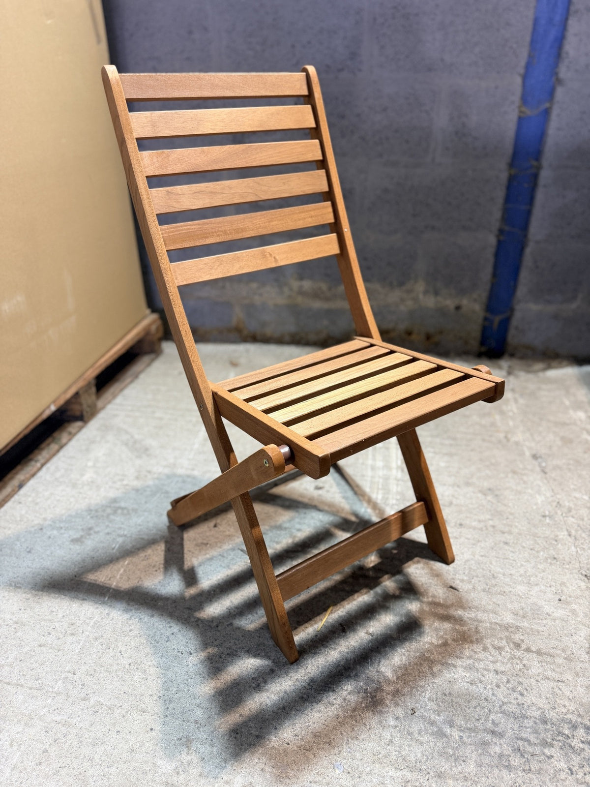 Wooden folding garden chairs – box of 4 – actual stock photo 1