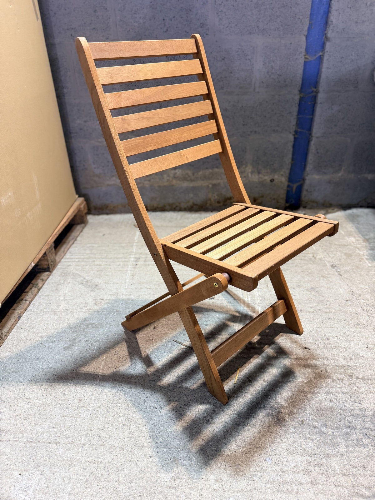 Wooden folding garden chairs – box of 4 – actual stock photo 2