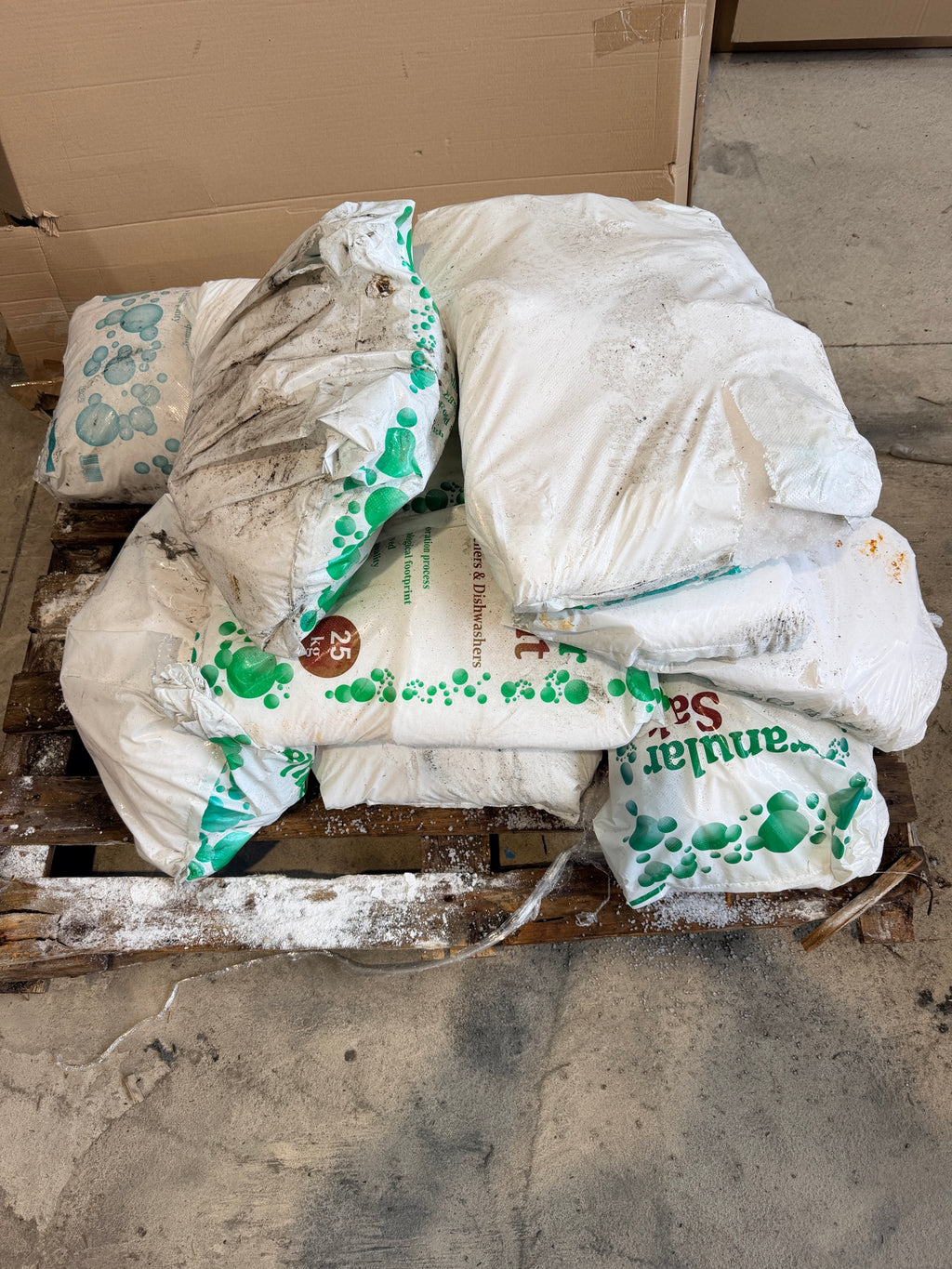 Clearance pallet of granular water softener and dishwasher salt – 25kg and 10kg bags