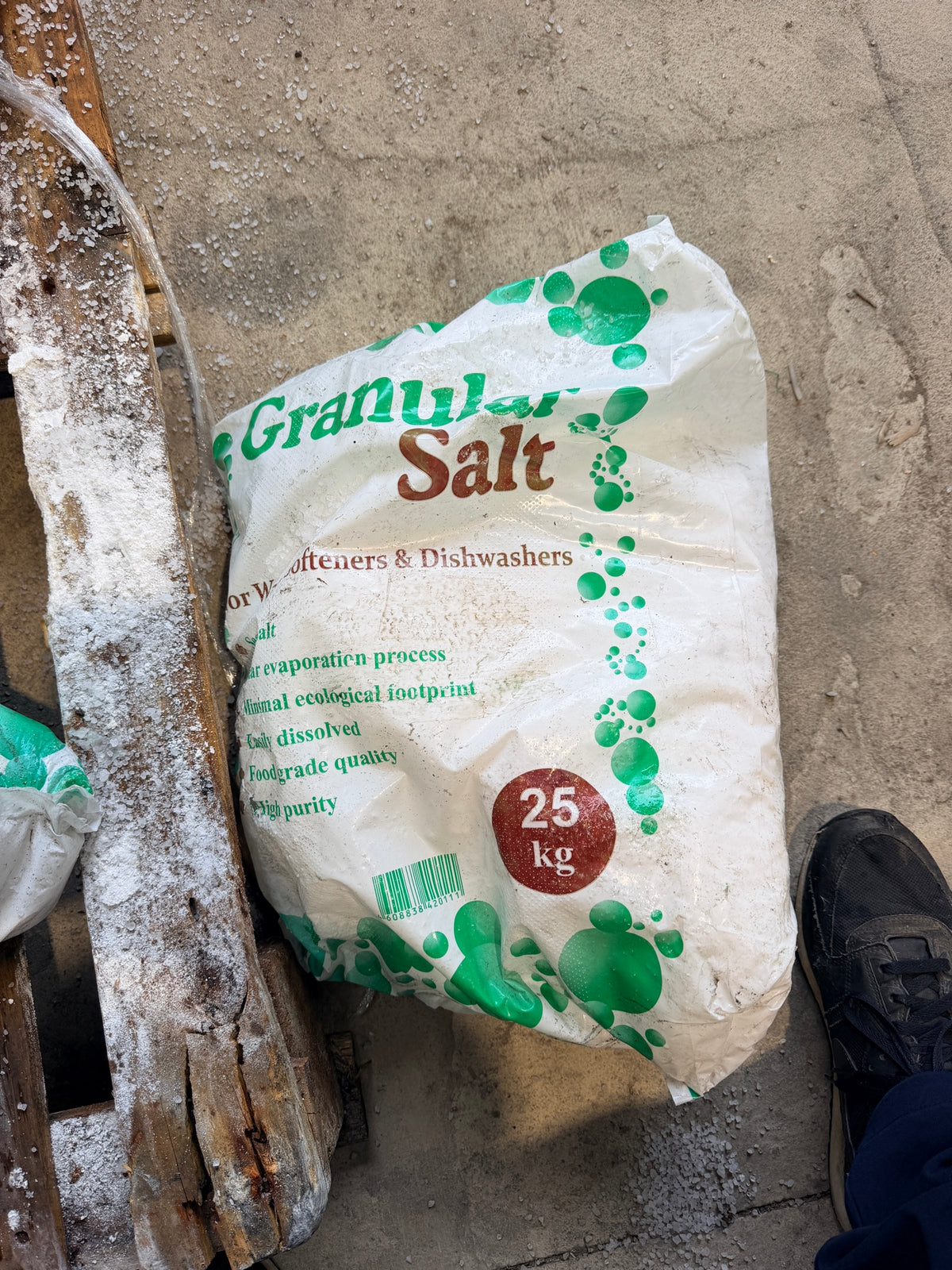 Single 25kg Granular Salt bag beside the pallet