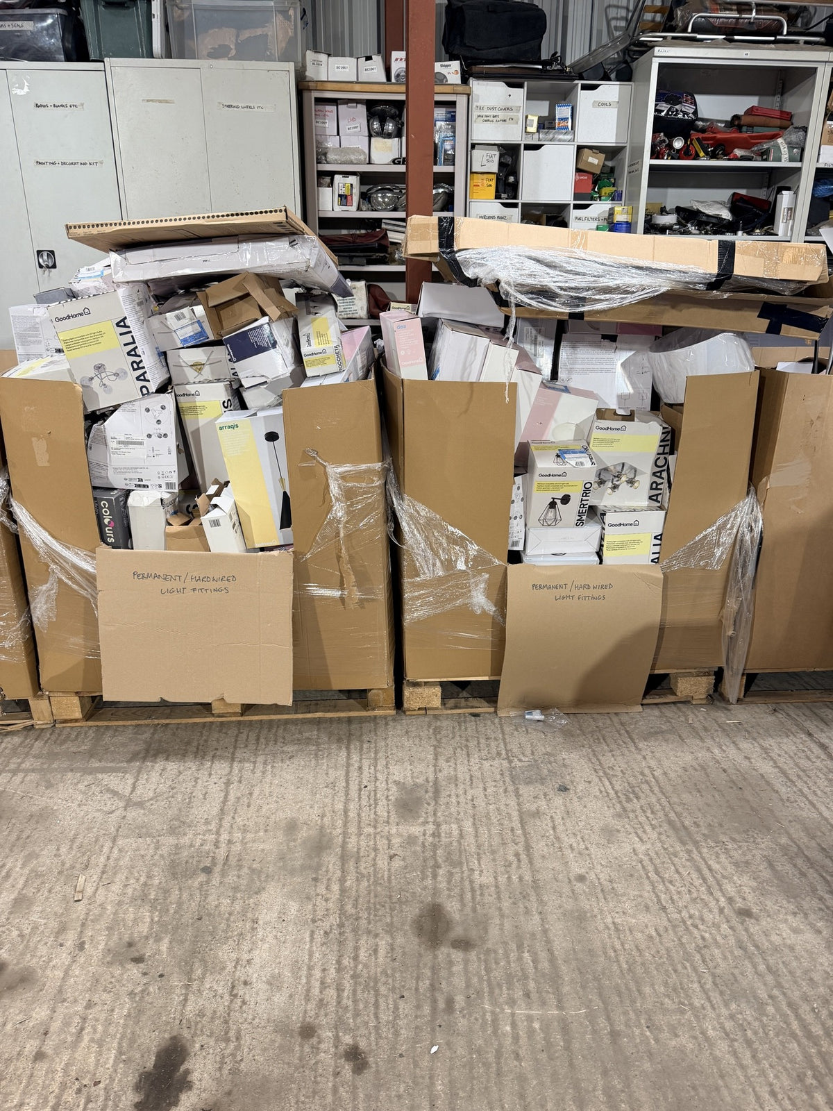 B&Q Customer Returns Pallet – Hardwired Ceiling & Wall Light Fittings – actual stock photo 1