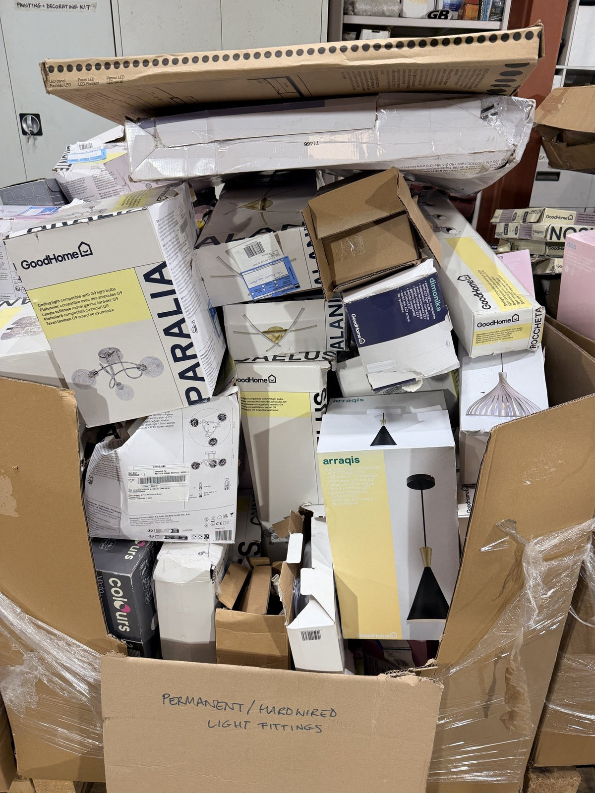 B&Q Customer Returns Pallet – Hardwired Ceiling & Wall Light Fittings – actual stock photo 2