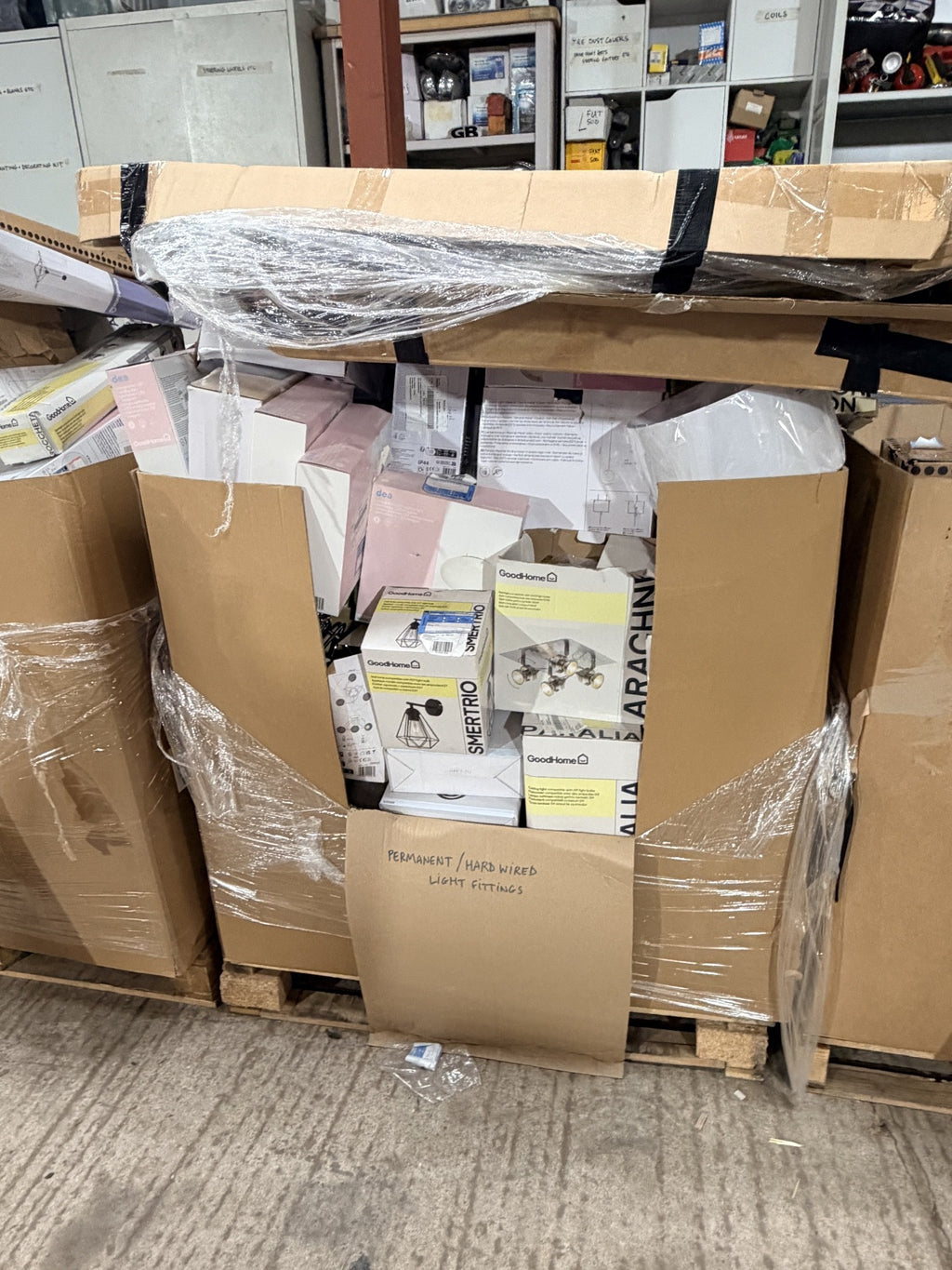 B&Q Customer Returns Pallet – Hardwired Ceiling & Wall Light Fittings – actual stock photo 5