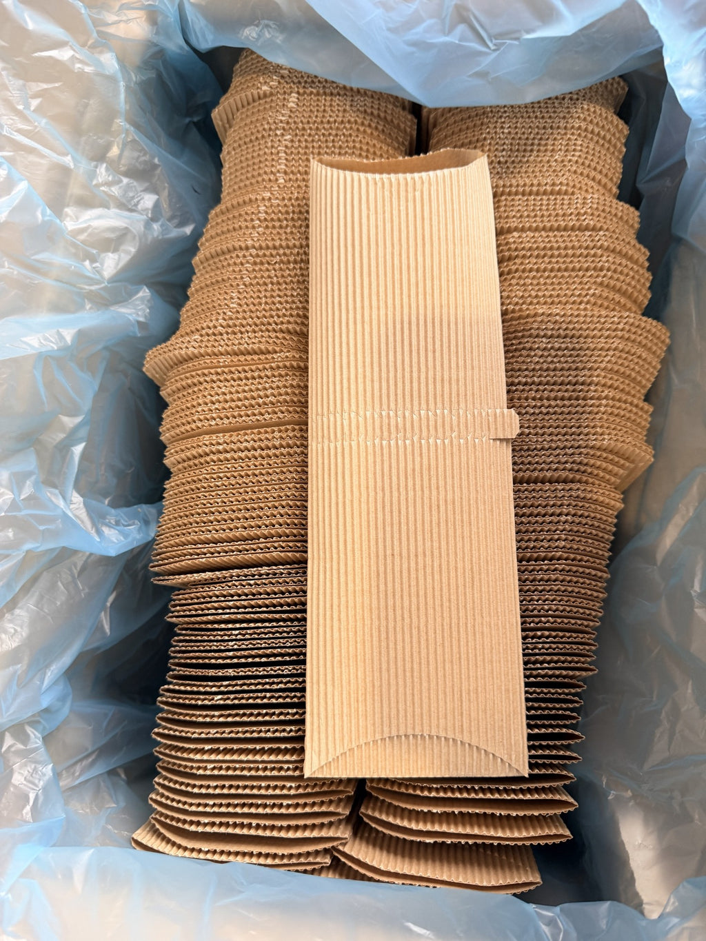 Huhtamaki Hot Wrap Pillow Packs 226 × 90 × 38mm – actual stock photo 1