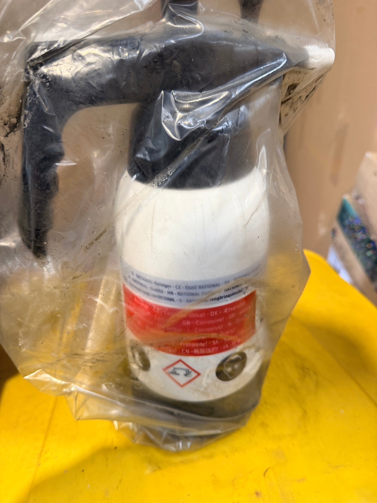 Rational pressure sprayer – reverse label