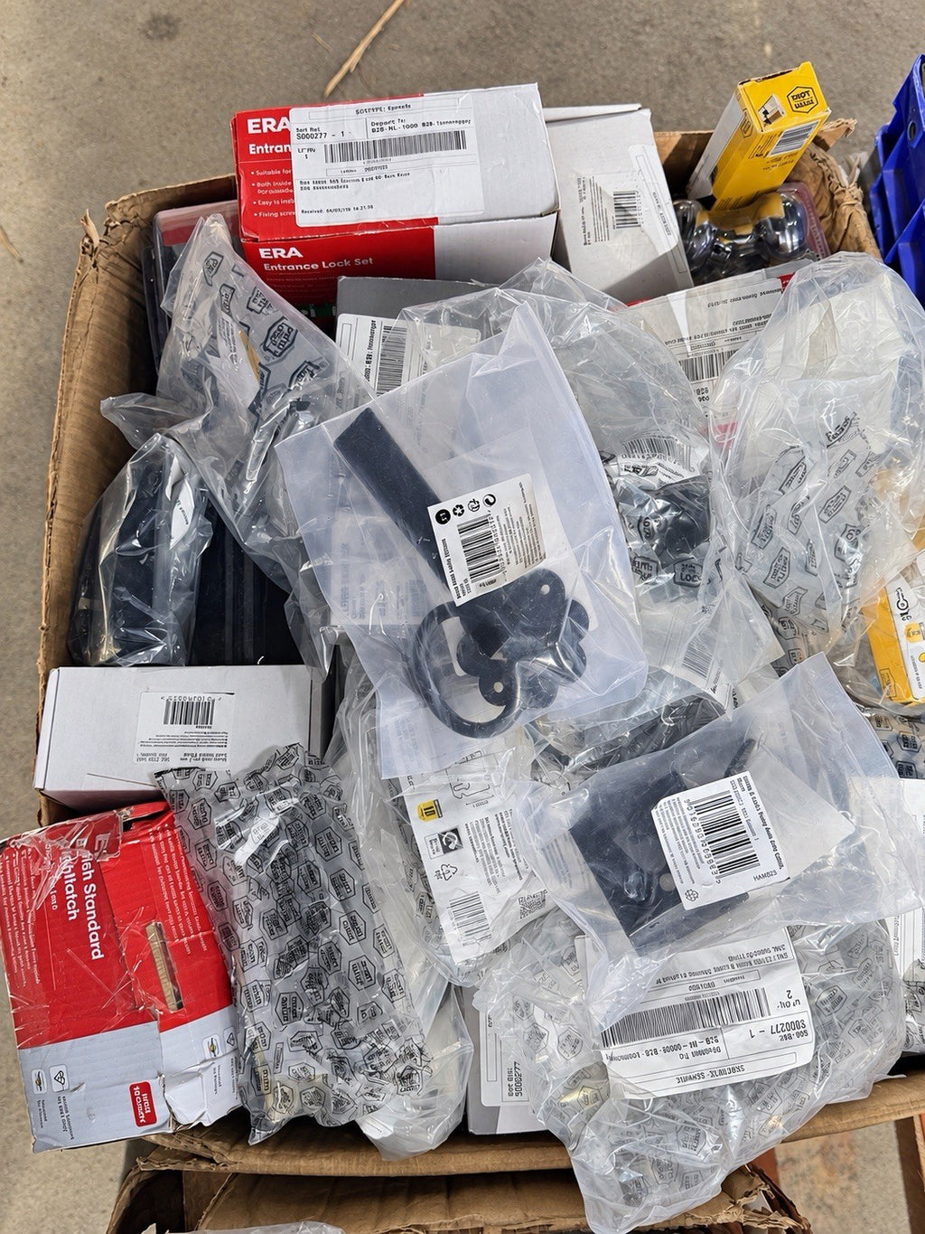 Pallet of window and door hardware photo 4