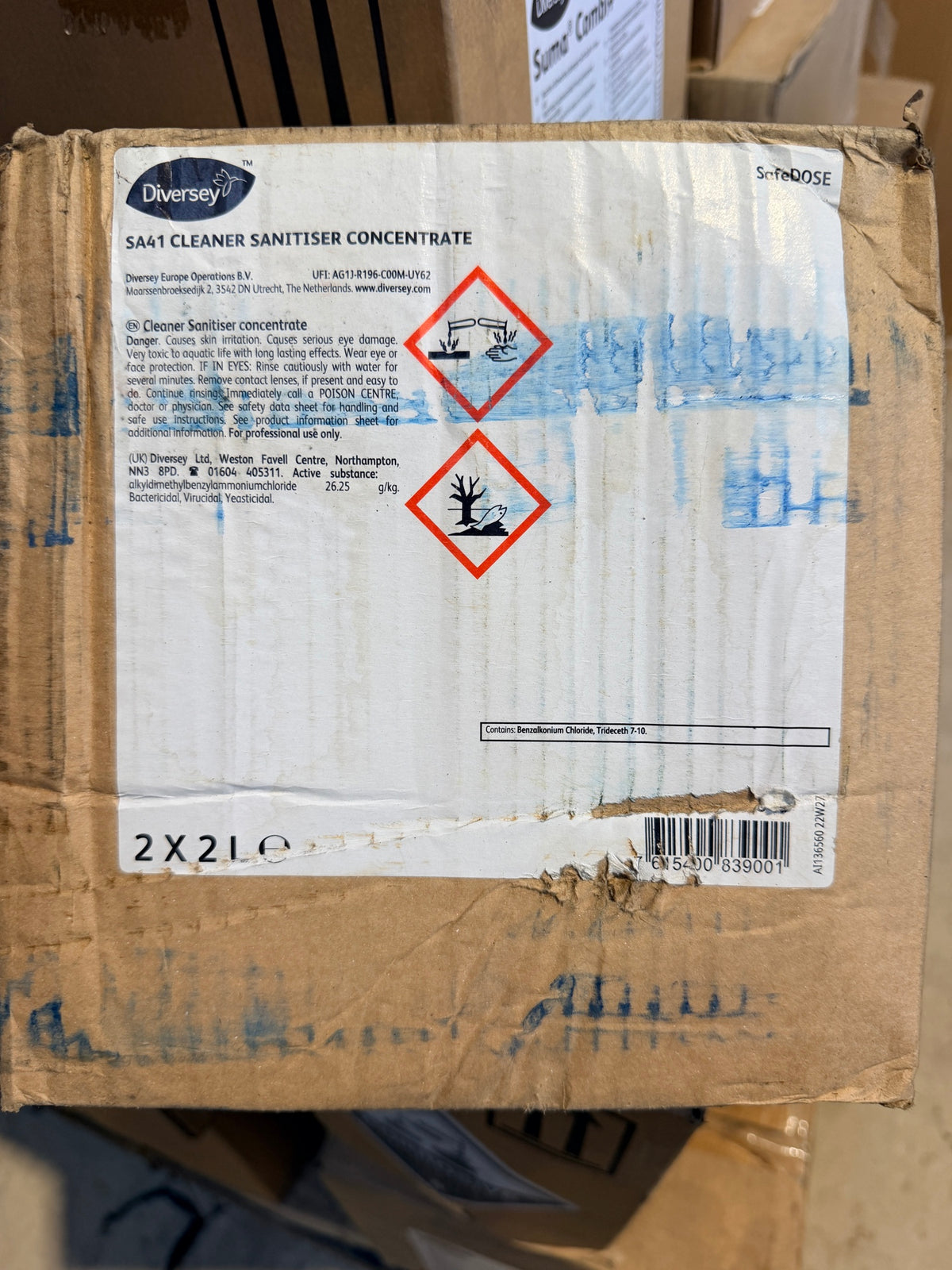 SA41 Cleaner Sanitiser Concentrate 2 x 2L case label – actual stock