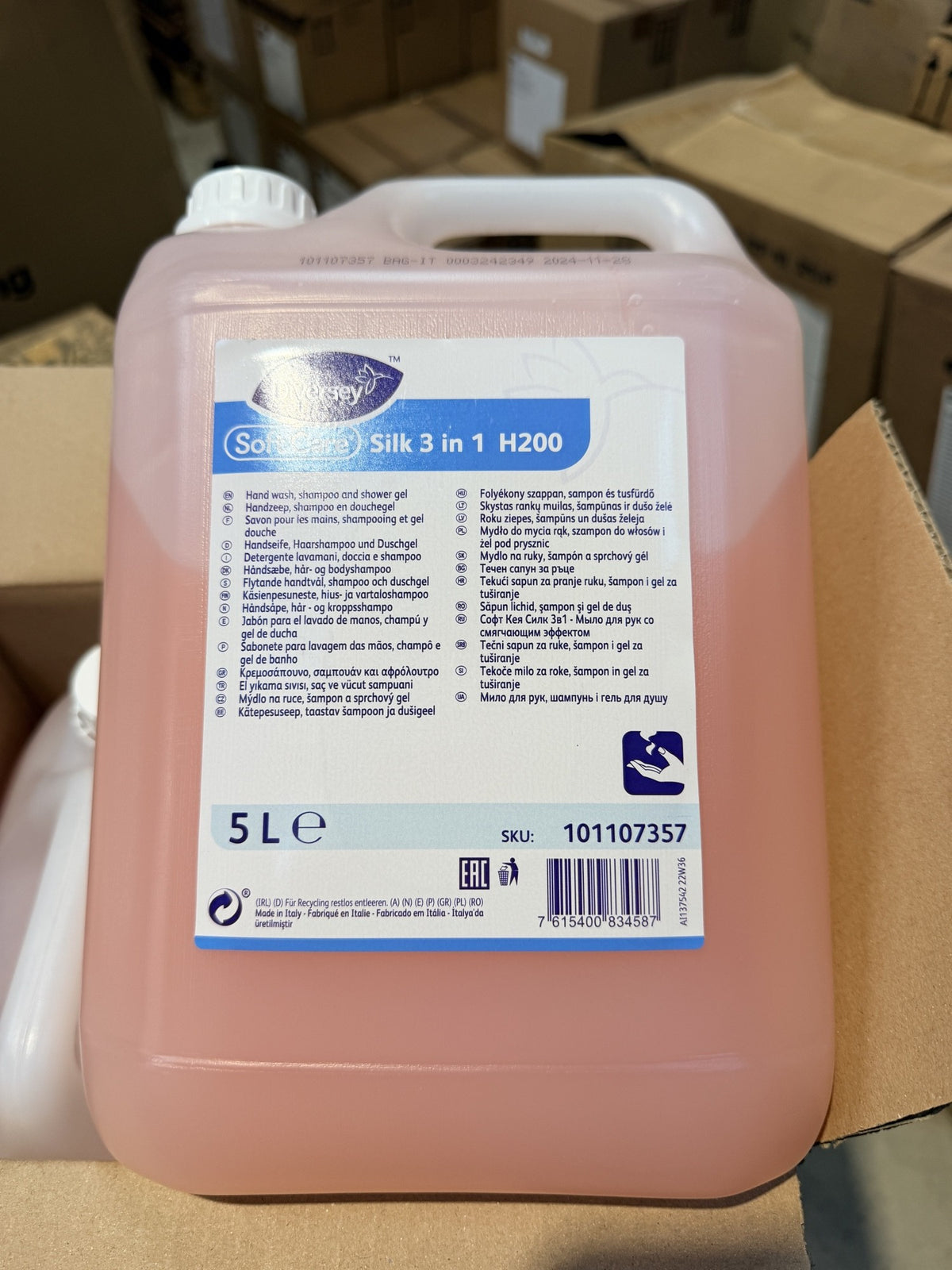 Diversey Soft Care Silk 3 in 1 H200 – actual stock photo 2