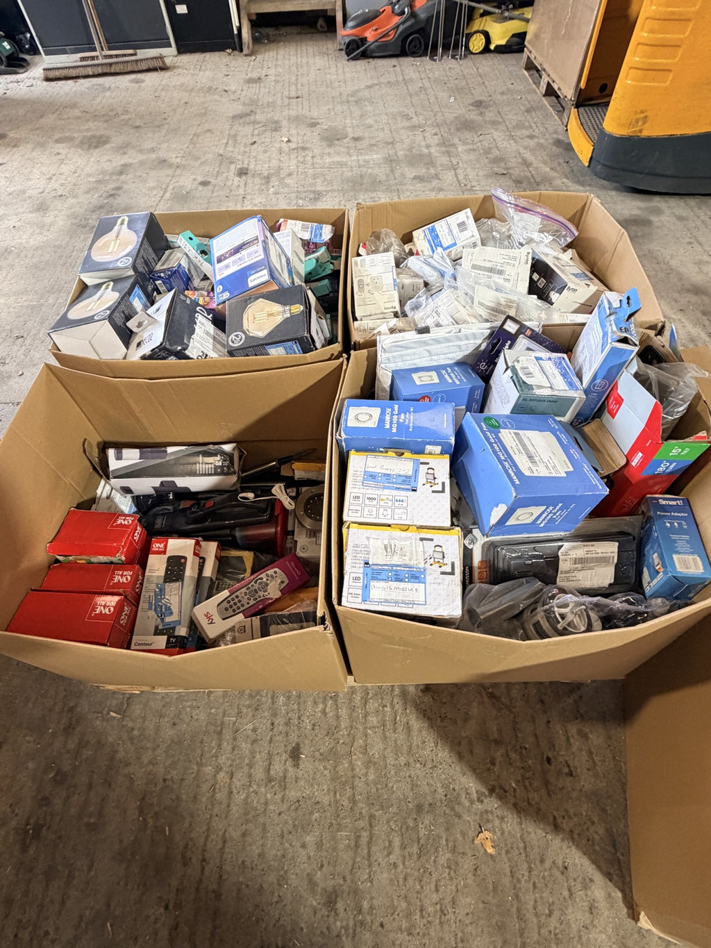Screwfix & B&Q Customer Returns Box – Mixed Small Electricals & Lighting – actual stock photo 1