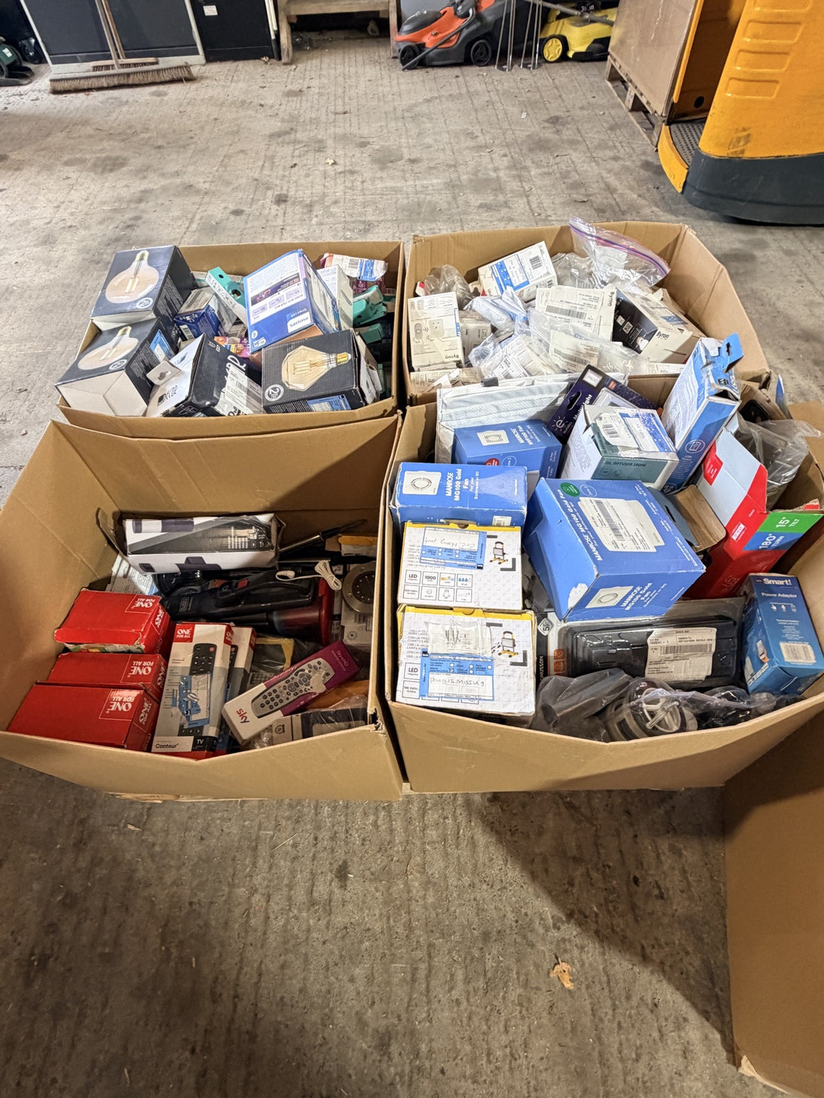 Screwfix & B&Q Customer Returns Box – Mixed Small Electricals & Lighting – actual stock photo 1