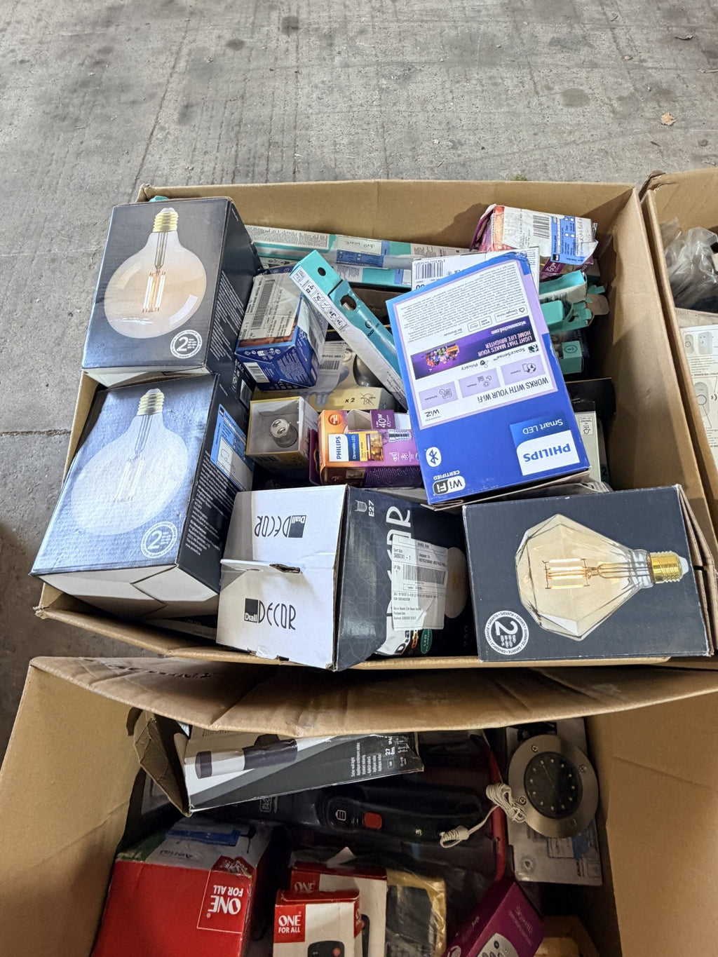 Screwfix & B&Q Customer Returns Box – Mixed Small Electricals & Lighting – actual stock photo 2