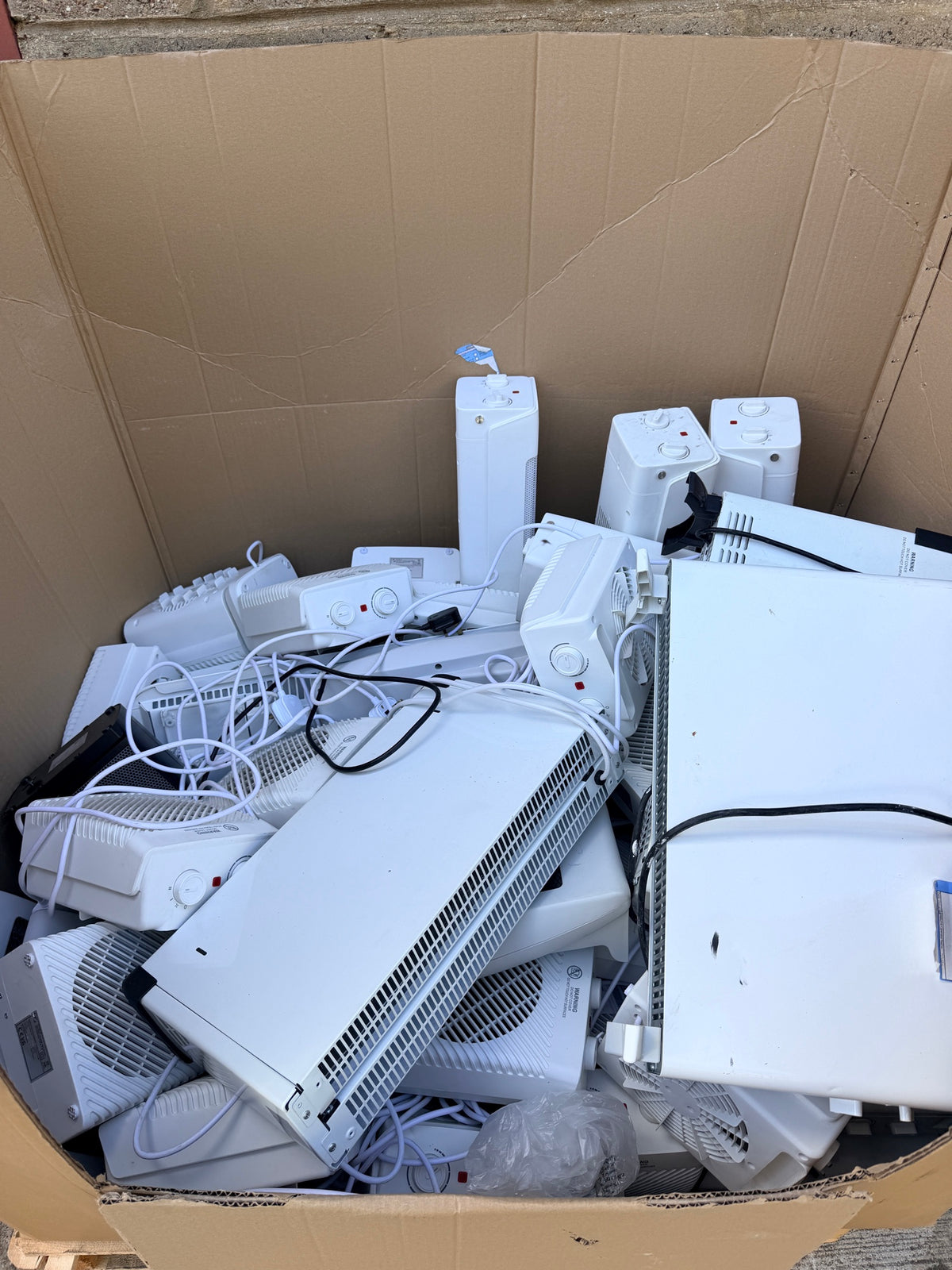 Box pallet of unboxed customer-return heaters – overview