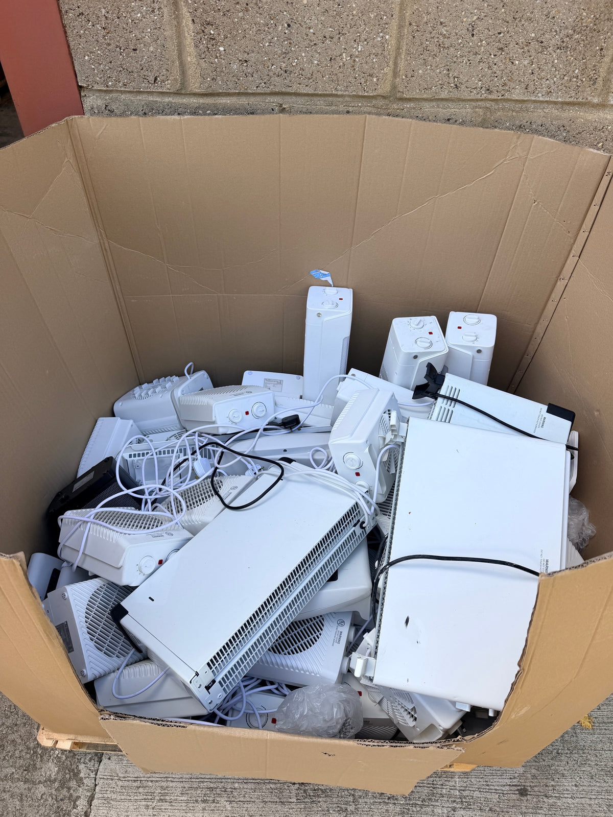 Loose fan, ceramic, tower and panel heaters in box pallet