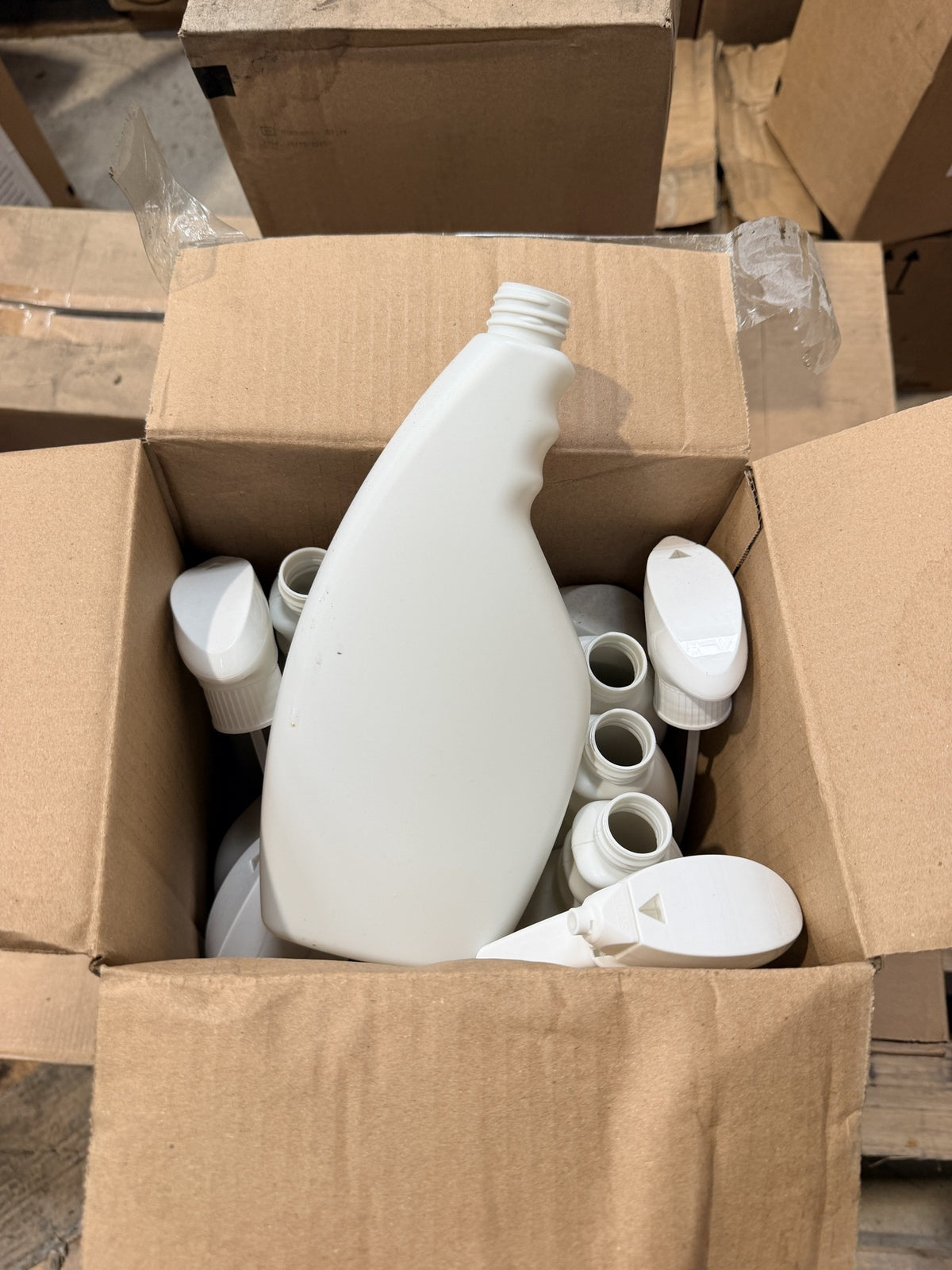 Diversey Bottle kit 750ml SURE Disinfectant & Descaler – actual stock photo 2