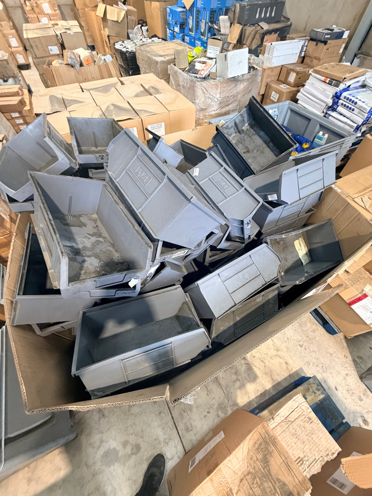 Box pallet of used grey XL4 picking bins – approx. 100