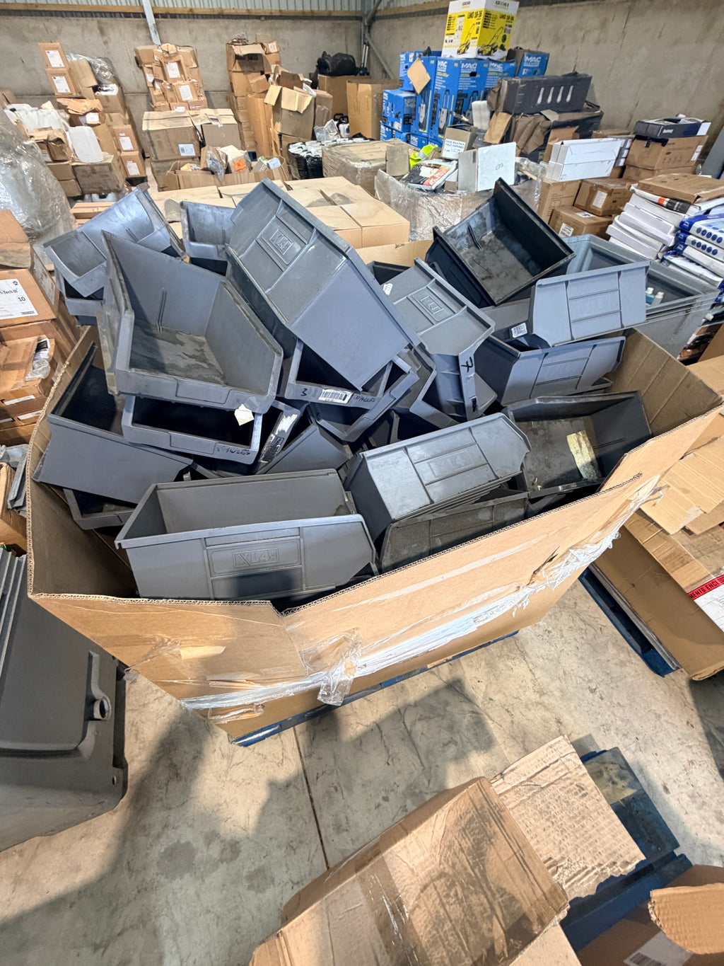 Used XL4 bins loose in the box pallet