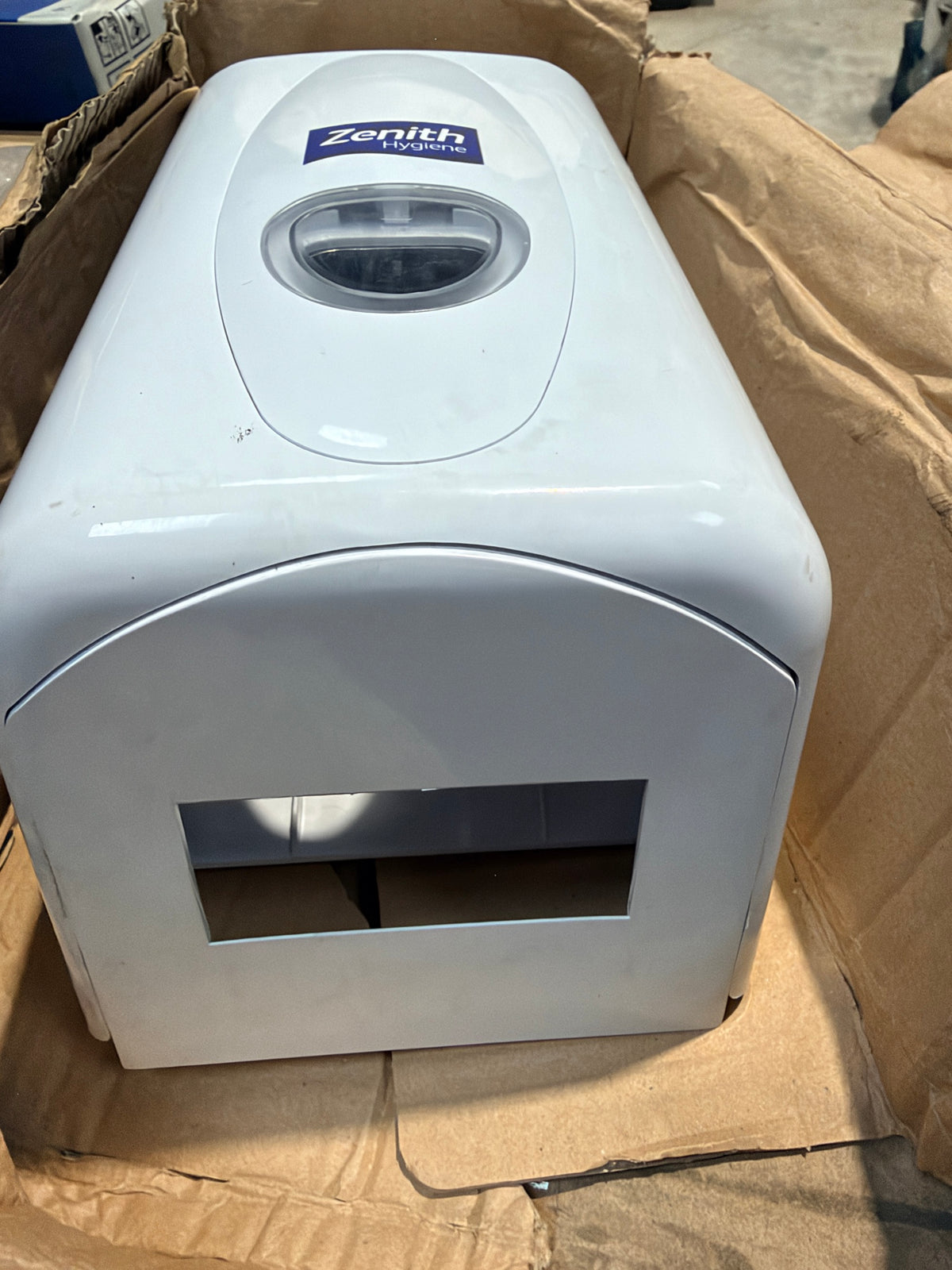 Zenith Hygiene Excel bulk pack toilet dispenser – dispensing opening